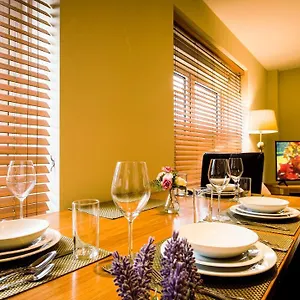 Superb Center 1 Or 2 Bedroom Apts King Bed Southampton